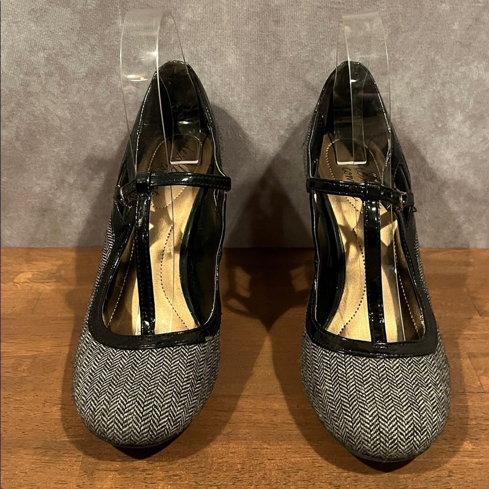 dexflex comfort Grey Herringbone T-Strap Heels Black Trim size 8.5 fits small - Picture 4 of 10